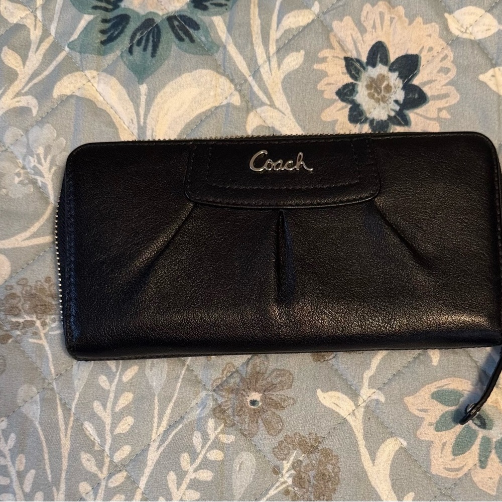 Used/Like New Coach Zipper Wallet, Black